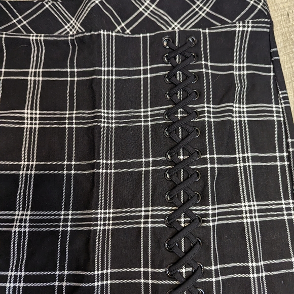 Cute Torrid size 0 lace up pencil shirt black and white plaid pattern - Picture 5 of 8